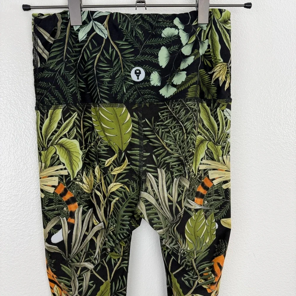 Yoga Democracy Leggings Womens XS Black Green Tiger Jungle Botanical Print Capri - Picture 6 of 9